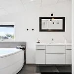 3 Bedroom Lovely In Feriehus *