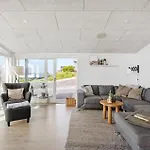 3 Bedroom Lovely In Feriehus
