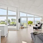 3 Bedroom Lovely In Feriehus
