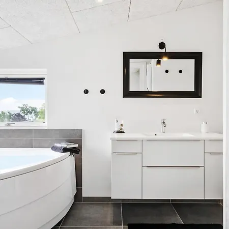 3 Bedroom Lovely In Holiday home *