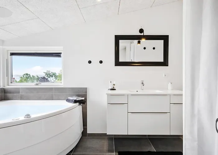 3 Bedroom Lovely In Ferienhaus *