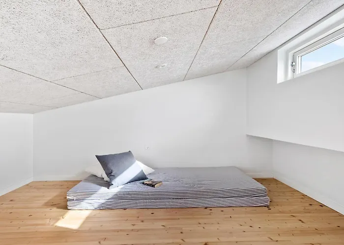 3 Bedroom Lovely In Ferienhaus *